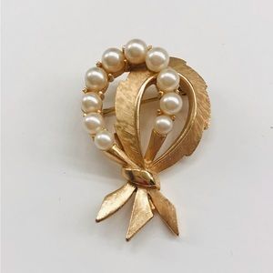Vintage Trifari Brooch with pearls
